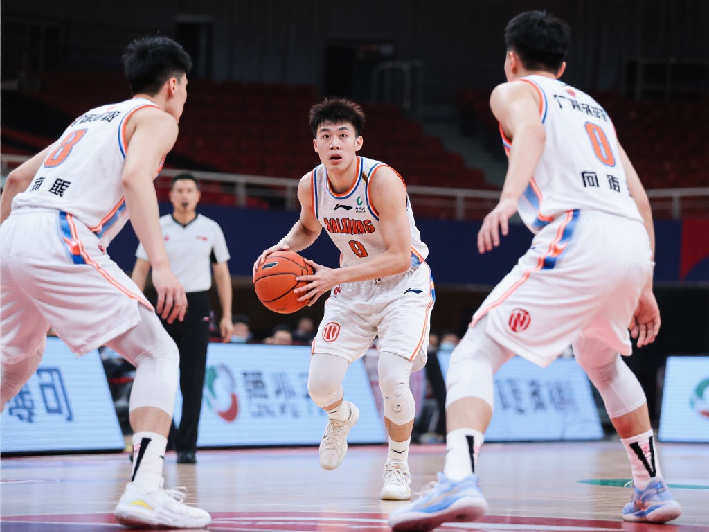 陆文博状态爆棚,三分远射遏止宁波男篮反扑 宁波男篮为何难以有效遏制陆文博
对于宁