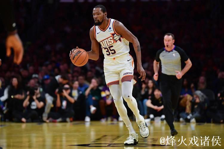 NBA新赛季前瞻:争冠格局混乱 詹杜库难现辉煌 NBA新赛季前瞻:争冠格局混乱 詹杜库难现辉煌